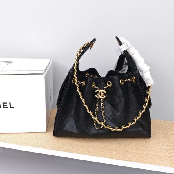 CHANEL Classic quilted chain-strap bucket bag