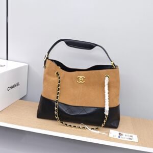 CHANEL Classic Flap Bag