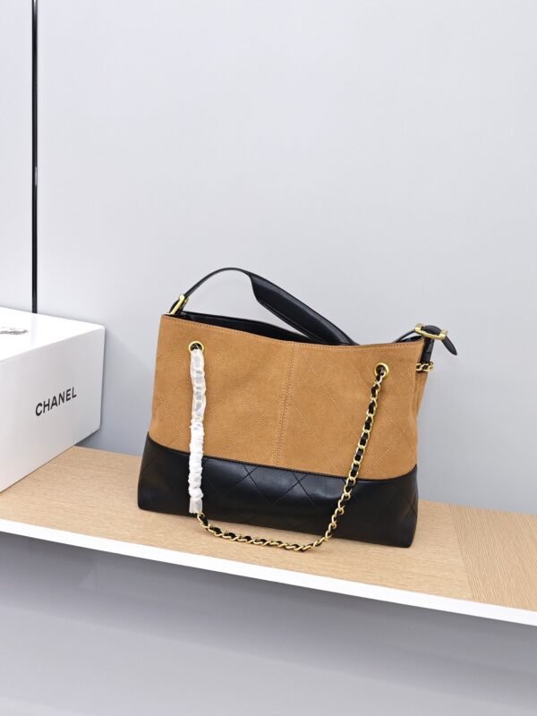 CHANEL Classic Flap Bag