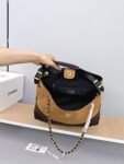 CHANEL Classic Flap Bag