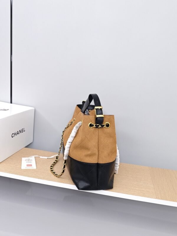 CHANEL Classic Flap Bag