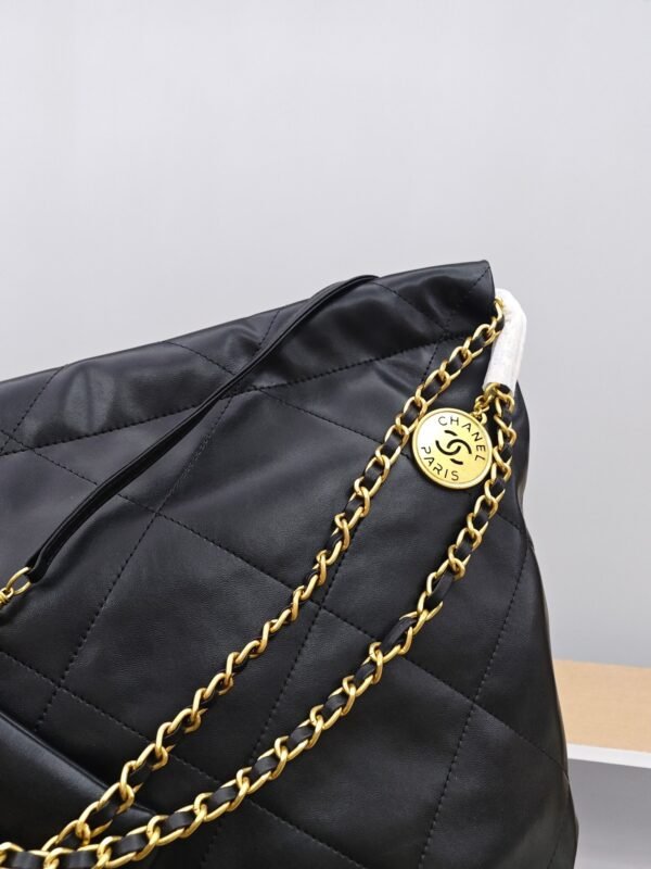 CHANEL Classic Flap Bag