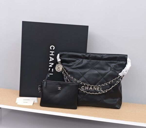 CHANEL Classic Flap Bag