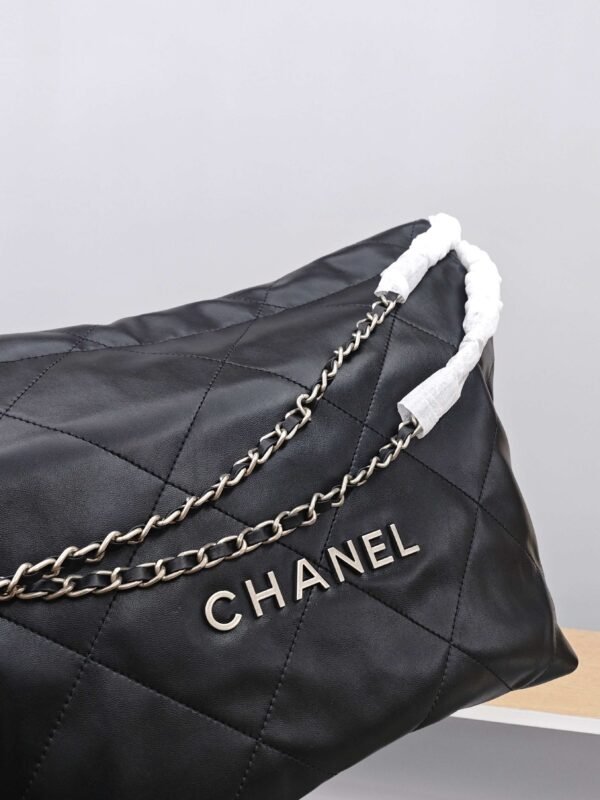 CHANEL Classic Flap Bag