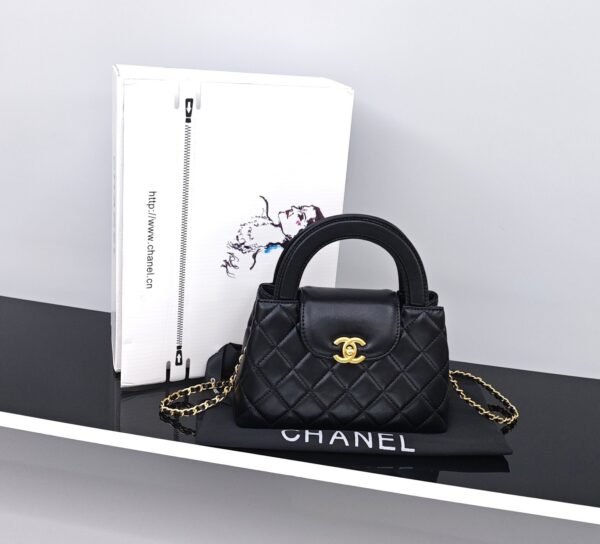 CHANEL Classic Flap Bag