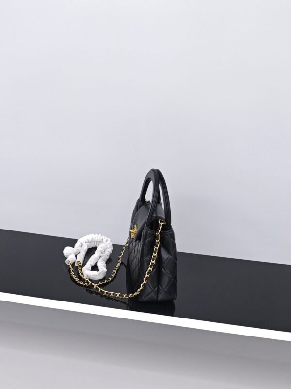 CHANEL Classic Flap Bag
