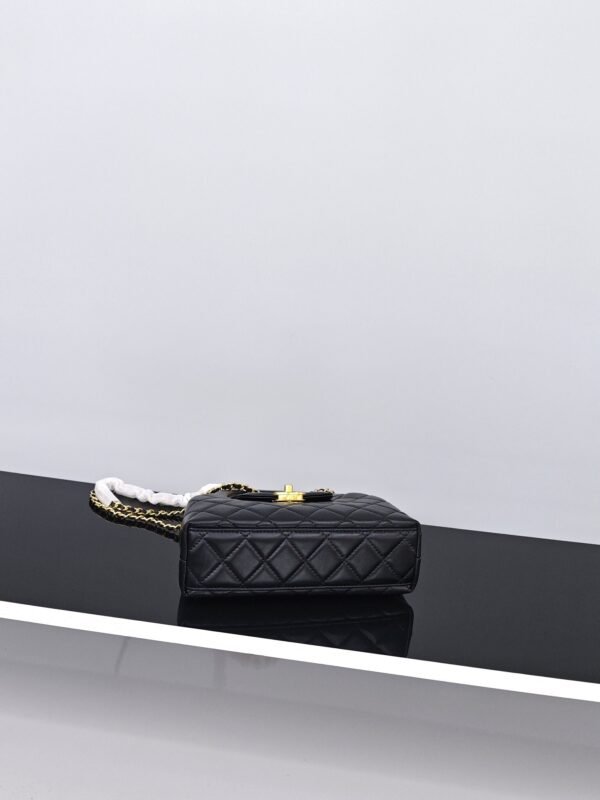 CHANEL Classic Flap Bag